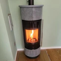 Atika Serpentino Extra Speicher-Kaminofen 7kW -Derofenfuchs Verkäufe atika serpentino extra kaminofen speicherofen kundenbild1 1280x1280