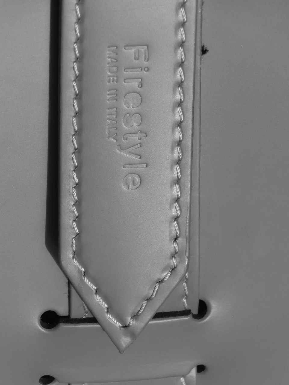 Designer Holzkorb Fabia Anthrazit Aus Regeneriertem Leder Mit Rollen 7 Designer Holzkorb Fabia Anthrazit Aus Regeneriertem Leder Mit Rollen – Bild 5