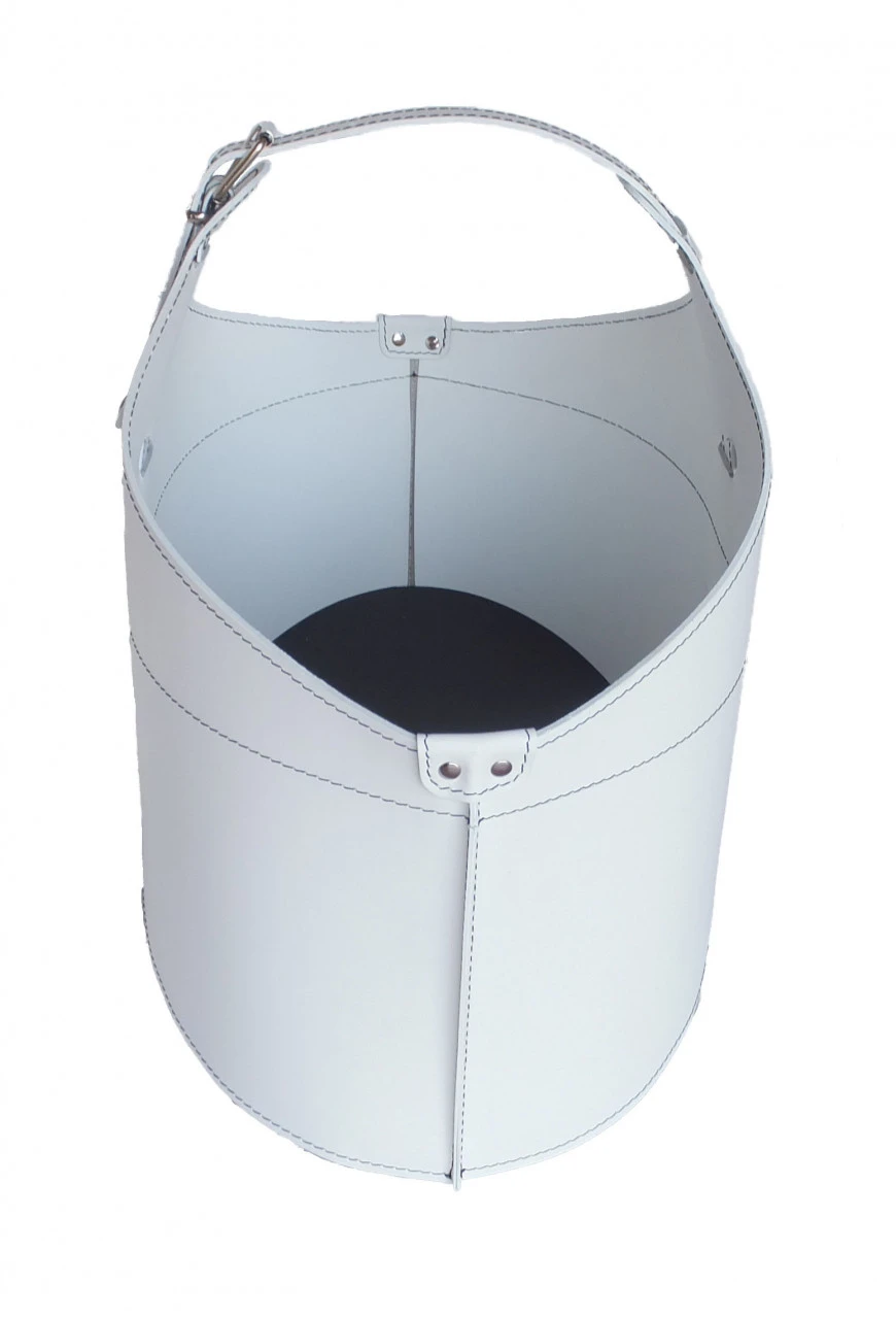 Designer Holzkorb Fabia Weiß Aus Regeneriertem Leder Mit Rollen 6 Designer Holzkorb Fabia Weiß Aus Regeneriertem Leder Mit Rollen – Bild 4