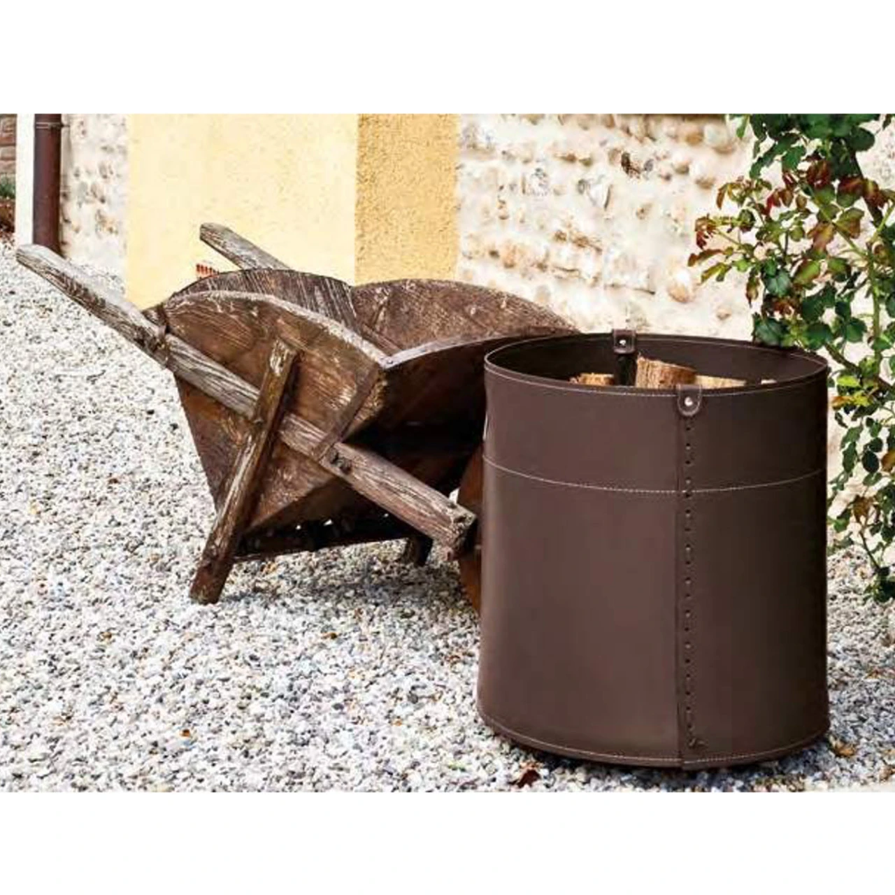 Giro Designer Holzkorb Dunkelbraun Aus Regeneriertem Leder Mit Rollen 8 Giro Designer Holzkorb Dunkelbraun Aus Regeneriertem Leder Mit Rollen – Bild 6