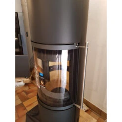 Akono 180° Panorama Speicher-Kaminofen 7kW Schwarz -Derofenfuchs Verkäufe koppe akono schwarz ausstellung10 1280x1280