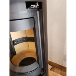 Akono Midi 180° Panorama Kaminofen 7 KW Schwarz -Derofenfuchs Verkäufe koppe akono schwarz ausstellung2 1280x1280 1