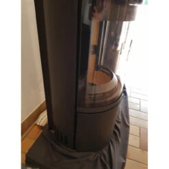 Akono 180° Panorama Speicher-Kaminofen 7kW Schwarz -Derofenfuchs Verkäufe koppe akono schwarz ausstellung5 1280x1280