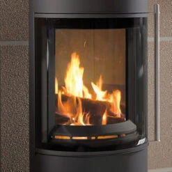 Akono 180° Panorama Speicher-Kaminofen 7kW Schwarz -Derofenfuchs Verkäufe koppe akono schwarz tuer 1280x1280