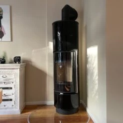 Delia Extra Kaminofen Mit Schwarzen Kacheln 7kW -Derofenfuchs Verkäufe thorma delia extra keramik schwarz kaminofen web4 1280x1280