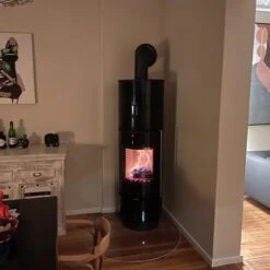 Delia Extra Kaminofen Mit Schwarzen Kacheln 7kW -Derofenfuchs Verkäufe thorma delia extra keramik schwarz kaminofen web5 1280x1280