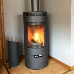 Andorra Kaminofen Gussgrau 7kW -Derofenfuchs Verkäufe thorma andorra grau kaminofen kundebild1 1280x1280