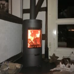 Andorra Kaminofen Gussgrau 7kW -Derofenfuchs Verkäufe thorma andorra grau kaminofen kundebild2 1280x1280