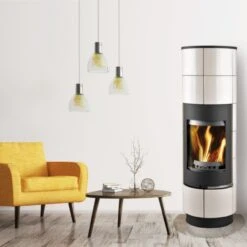 Delia Speicher-Kaminofen Mit Weißen Kacheln 7kW 25 Delia Speicher-Kaminofen Mit Weißen Kacheln 7kW -Derofenfuchs Verkäufe thorma design delia kaminofen web2 1280x1280