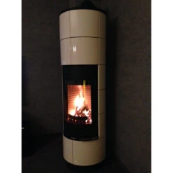 Delia Speicher-Kaminofen Mit Weißen Kacheln 7kW 27 Delia Speicher-Kaminofen Mit Weißen Kacheln 7kW -Derofenfuchs Verkäufe thorma design delia weiss detail2 1280x1280