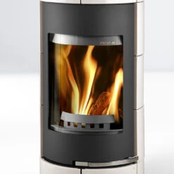 Delia Speicher-Kaminofen Mit Weißen Kacheln 7kW 29 Delia Speicher-Kaminofen Mit Weißen Kacheln 7kW -Derofenfuchs Verkäufe thorma design delia weiss front 1280x1280